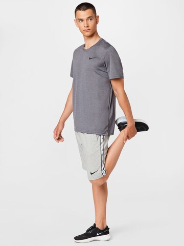 Nike Sportswear Regular Shorts in Grau