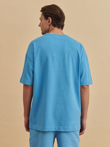 DAN FOX APPAREL T-shirt 'Erik' i blå