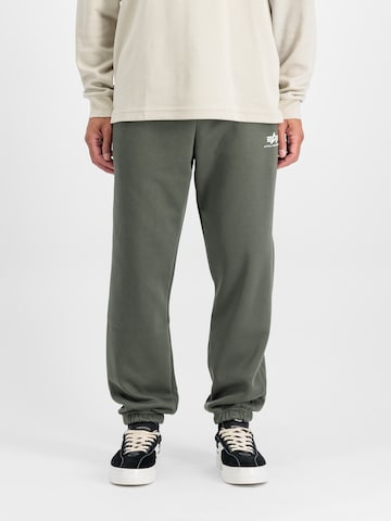 Effilé Pantalon ALPHA INDUSTRIES en vert : devant