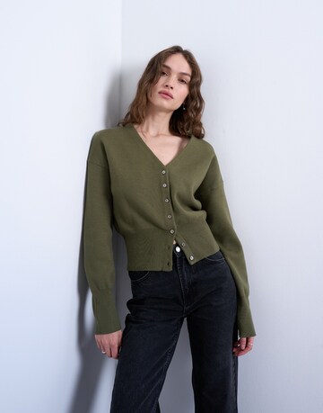 TOPSHOP Πλεκτή ζακέτα σε πράσινο: μπροστά