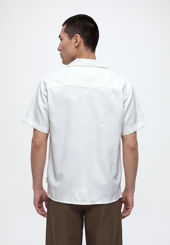 balta JACK & JONES Standartinis modelis Marškiniai 'JCOFUSION': galas