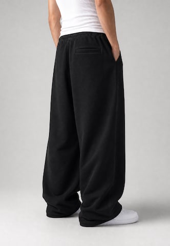 Vertere Berlin Loose fit Trousers in Black: back