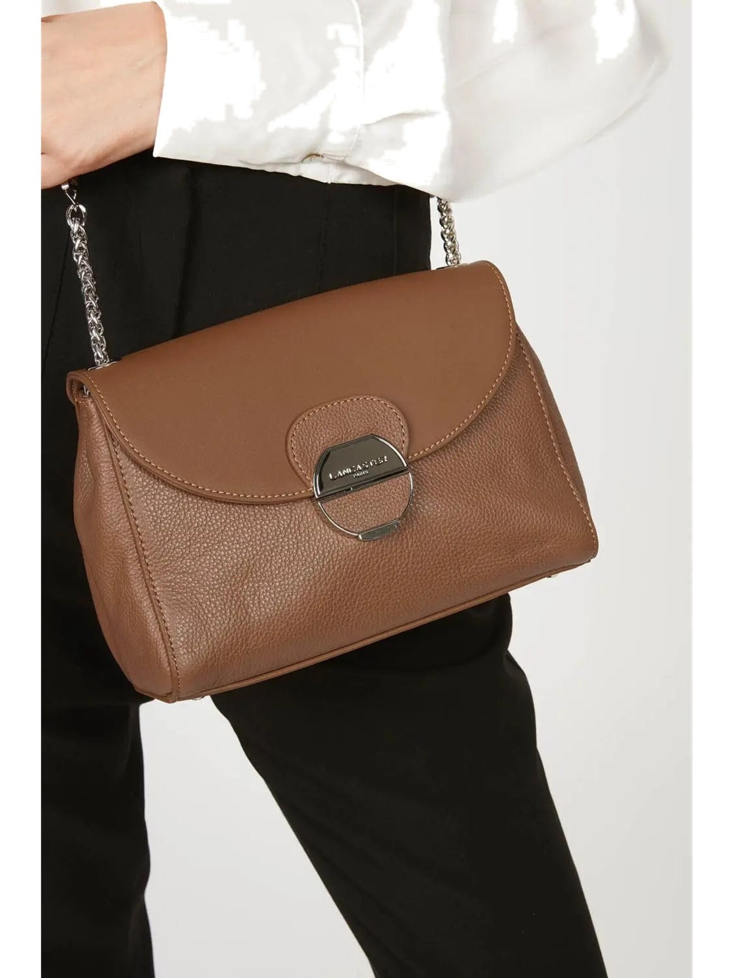 LANCASTER Paris Torba za čez ramo 'Lancaster Sac trotteur A rabat avec fermoir Pia Camel' | rjava barva