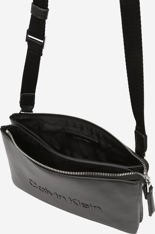 Calvin Klein Umhängetasche in Schwarz