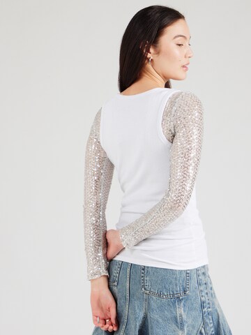 GUESS Top – bílá