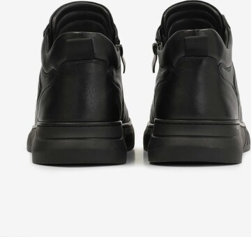 Sneaker low de la Kazar pe negru