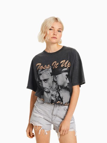 T-shirt Bershka en gris : devant