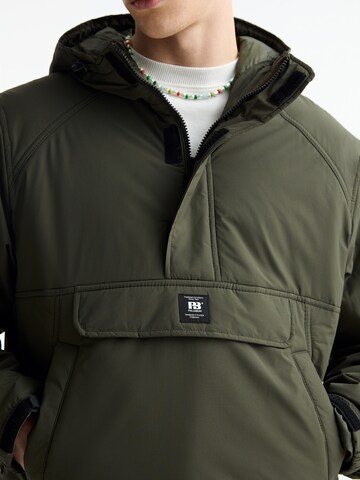 Geacă de primăvară-toamnă de la Pull&Bear pe verde