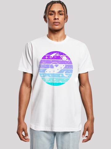 T-Shirt 'Retro Alien Weltraum Sonnenuntergang' F4NT4STIC en blanc : devant
