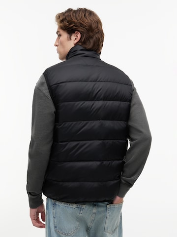 Tommy Jeans Елек в черно