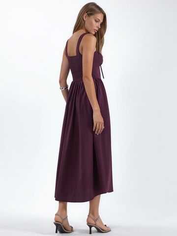 Busem Midi Kleid in Lila