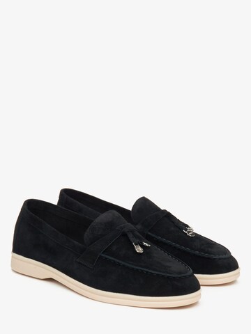 Estro Moccasin '935-2' in Black: front