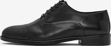 Scarpa stringata di Derimod in nero: frontale