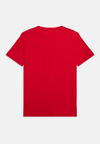 Tricou de la Nike Sportswear pe roșu: spate