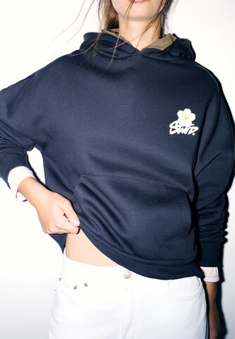 Sweat-shirt 'STWD' Pull&Bear en bleu