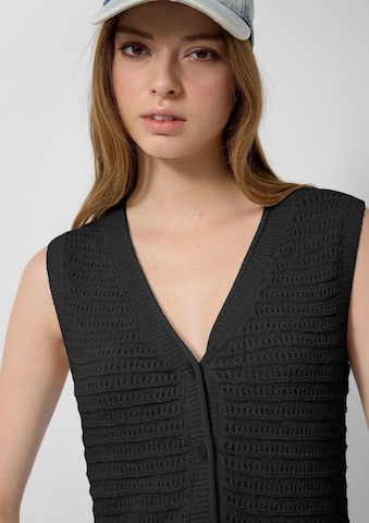 QS Vest in Black