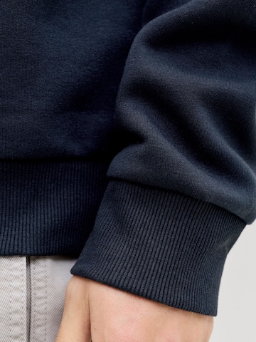 JACK & JONES Sweatshirt i blå