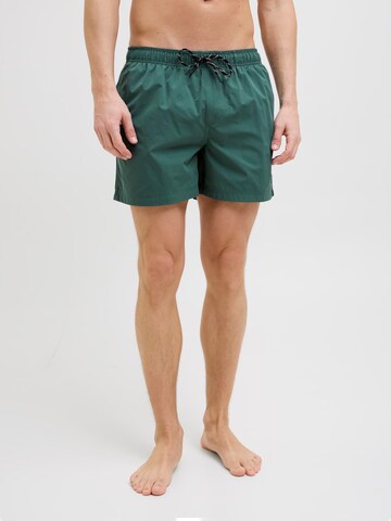 Pantaloncini da bagno 'JPSTMaui' di JACK & JONES in verde: frontale