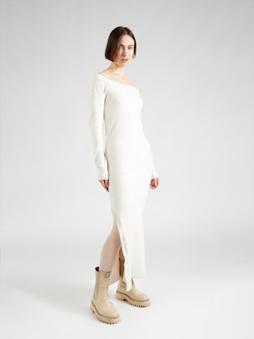 Robes en maille 'Lollo' WEEKDAY en blanc : devant