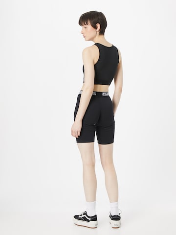 NAPAPIJRI Skinny Shorts in Schwarz