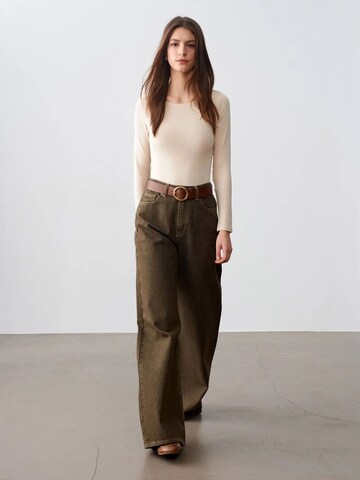 Body a camicia di Dilvin in beige