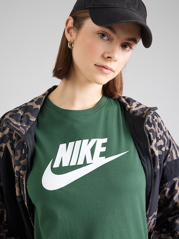 Nike SportswearSkinny Majica 'ESSNTL' - zelena boja