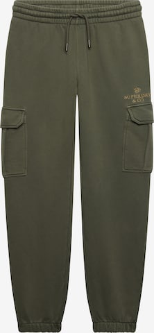 Superdry & Co Tapered Cargobroek in Groen: voorkant