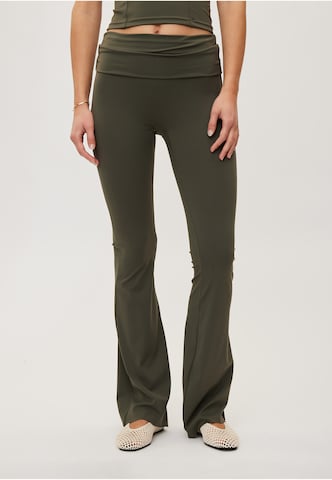 rethinkit studios Flared Leggings 'All Day' in Grau: Vorderseite