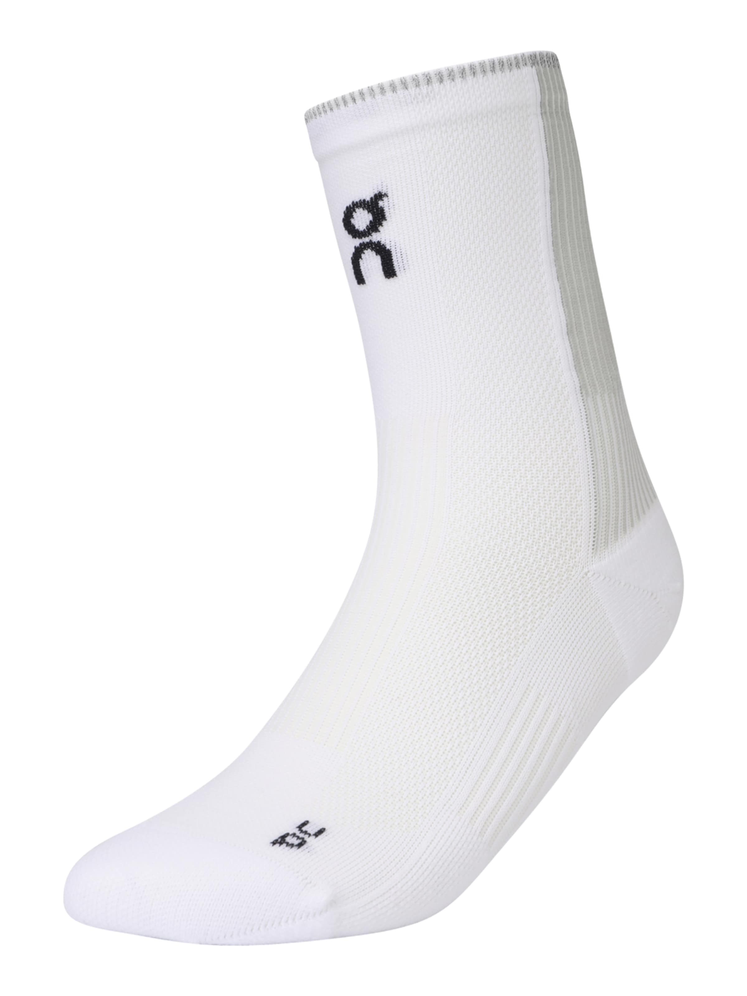 On Spordisokid, värv valge: eest vaates