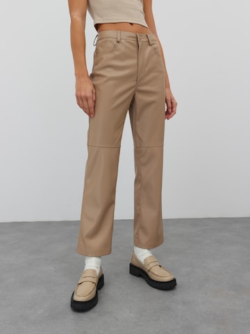 EDITED Boot cut Pants 'Sia' in Beige: front