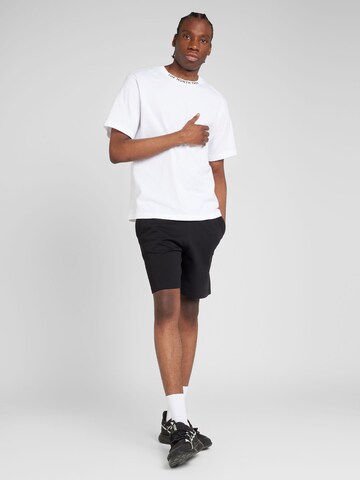 THE NORTH FACE Regular Shorts in Schwarz