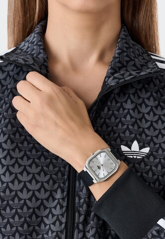 ADIDAS ORIGINALS Analoguhr 'City Tech Square' in Schwarz