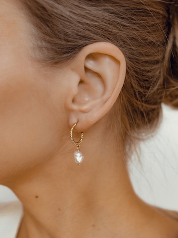 Hey Happiness - Pendientes 'Twisted Pearl' en oro