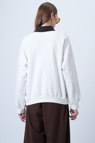 Trend Alaçatı Stili Collegepaita värissä beige