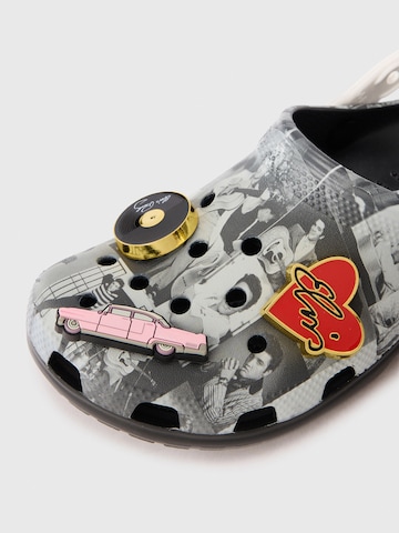 Crocs Pantofle 'Elvis Classic' – šedá