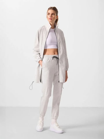 Tommy Life Loungewear in Grey: front