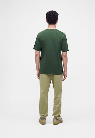 Nike Sportswear - Camisa em verde: atrás