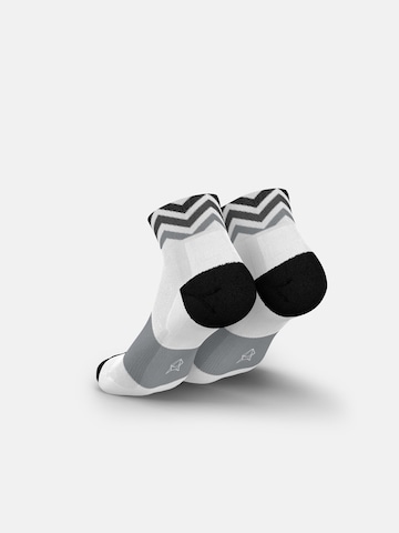 INCYLENCE Athletic Socks 'WAVES SHORT' in White