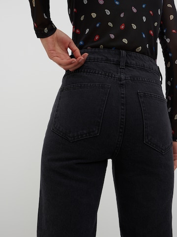 EDITED Bootcut Jeans 'Zoya' in Schwarz