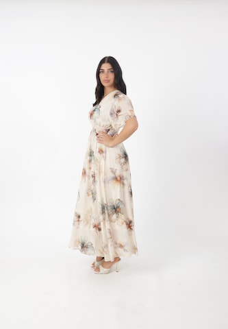 Abito estivo di Elara in beige