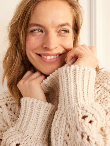 Guido Maria Kretschmer Women Sweater 'Silva' in Beige: front