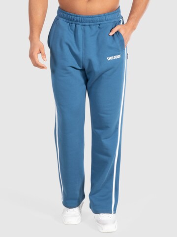 Loosefit Pantalon 'Tariq' Smilodox en bleu : devant