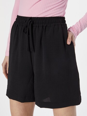 ABOUT YOU Loosefit Shorts 'Jessie' in Schwarz