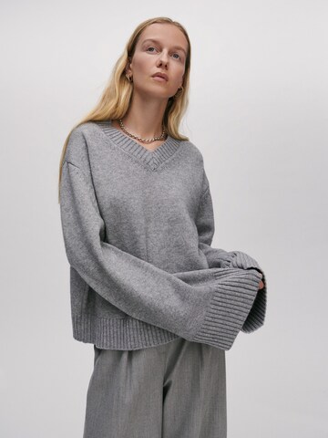 Pull-over 'Franka' ABOUT YOU x Marie von Behrens en gris : devant