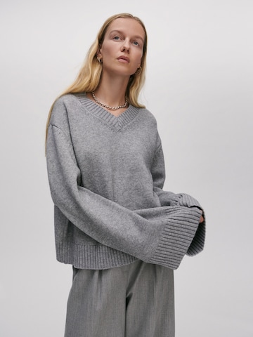 ABOUT YOU x Marie von Behrens Sweater 'Franka' in Grey: front