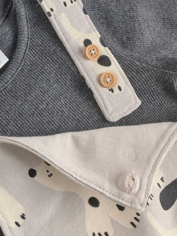 Next Set in Grey