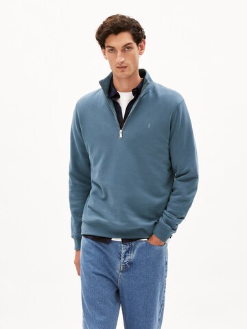 ARMEDANGELS Sweatshirt 'WAARLO COMFORT' in Blauw: voorkant