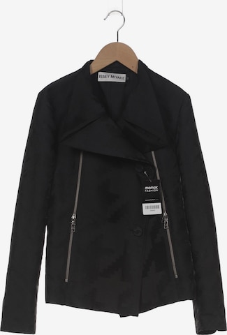 ISSEY MIYAKE Jacke L in Schwarz: Vorderseite