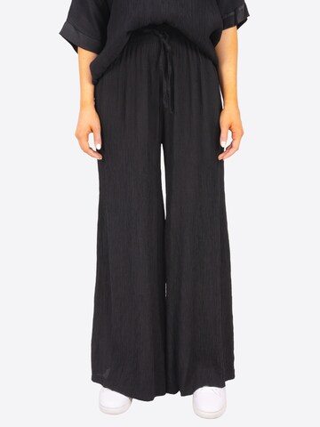 Seasons of April Loosefit Broek 'Tessa' in Zwart: voorkant