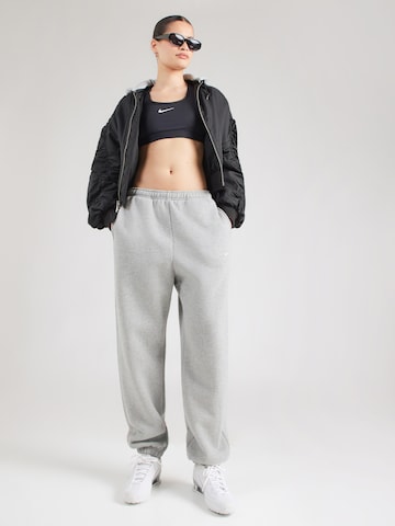 Nike Sportswear Tapered Παντελόνι 'Studio Fleece' σε γκρι